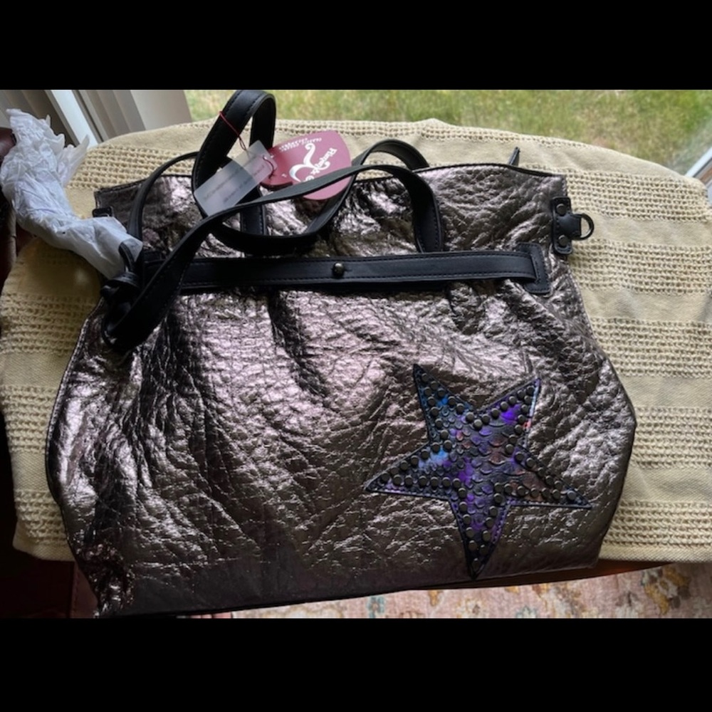 Metallic purse with star